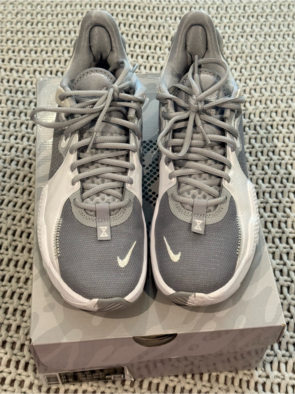 Like NEW - Paul George 5 Basketball Shoes Men’s Size 8